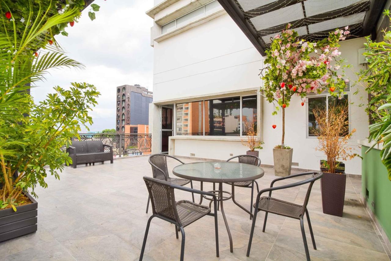Camelot Apartahotel Medellín Esterno foto